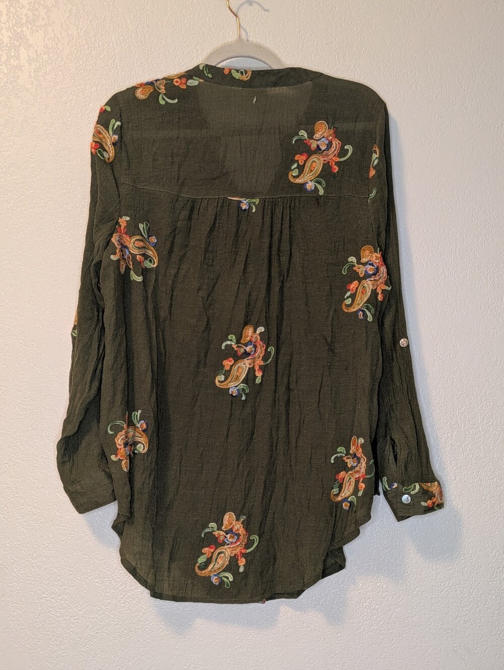 Fig And Flower Green Floral Embroidered Button-Down Blouse - Picture 7 of 7